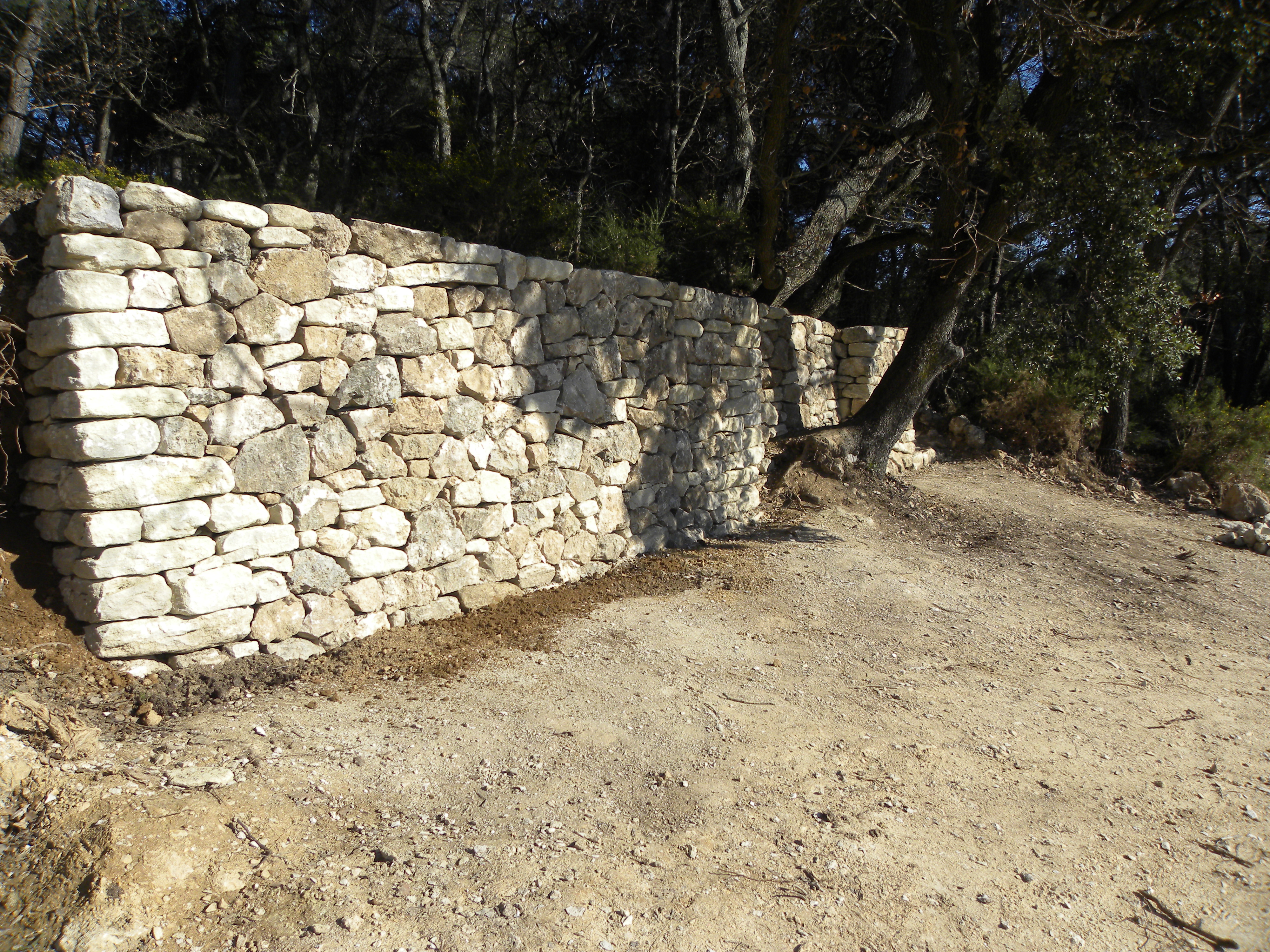 Mur en pierre sèche ( Lambesc, 13)