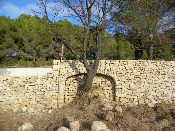 Arc en pierre à Lambesc